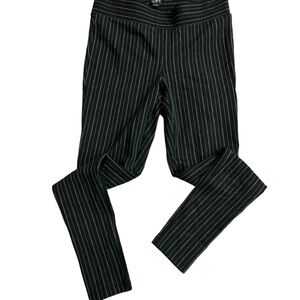 ❤️ 5 for $25❤️
Loft Cute striped leggings